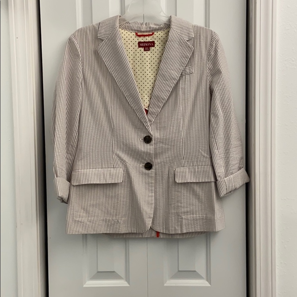 Quarter sleeve striped blazer